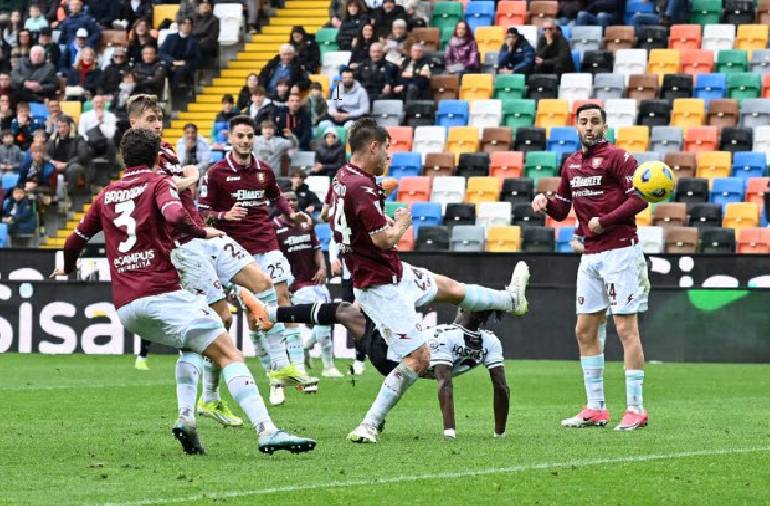 Sử dụng đa dạng các dịch bóng đá không lo mất phí ở Cakhiatv